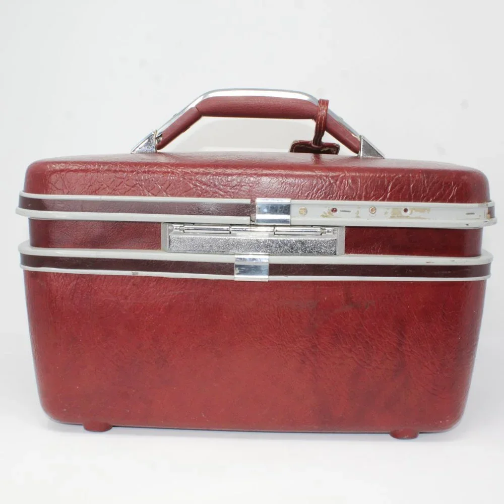 Vintage Samsonite Silhouette II Burgundy Red Train Clam Case No keys